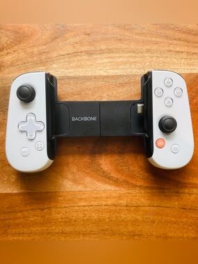 Backbone One Mobile Gaming Controller – PlayStation Edition